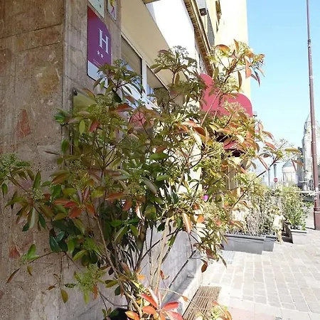Moderne, Hotel